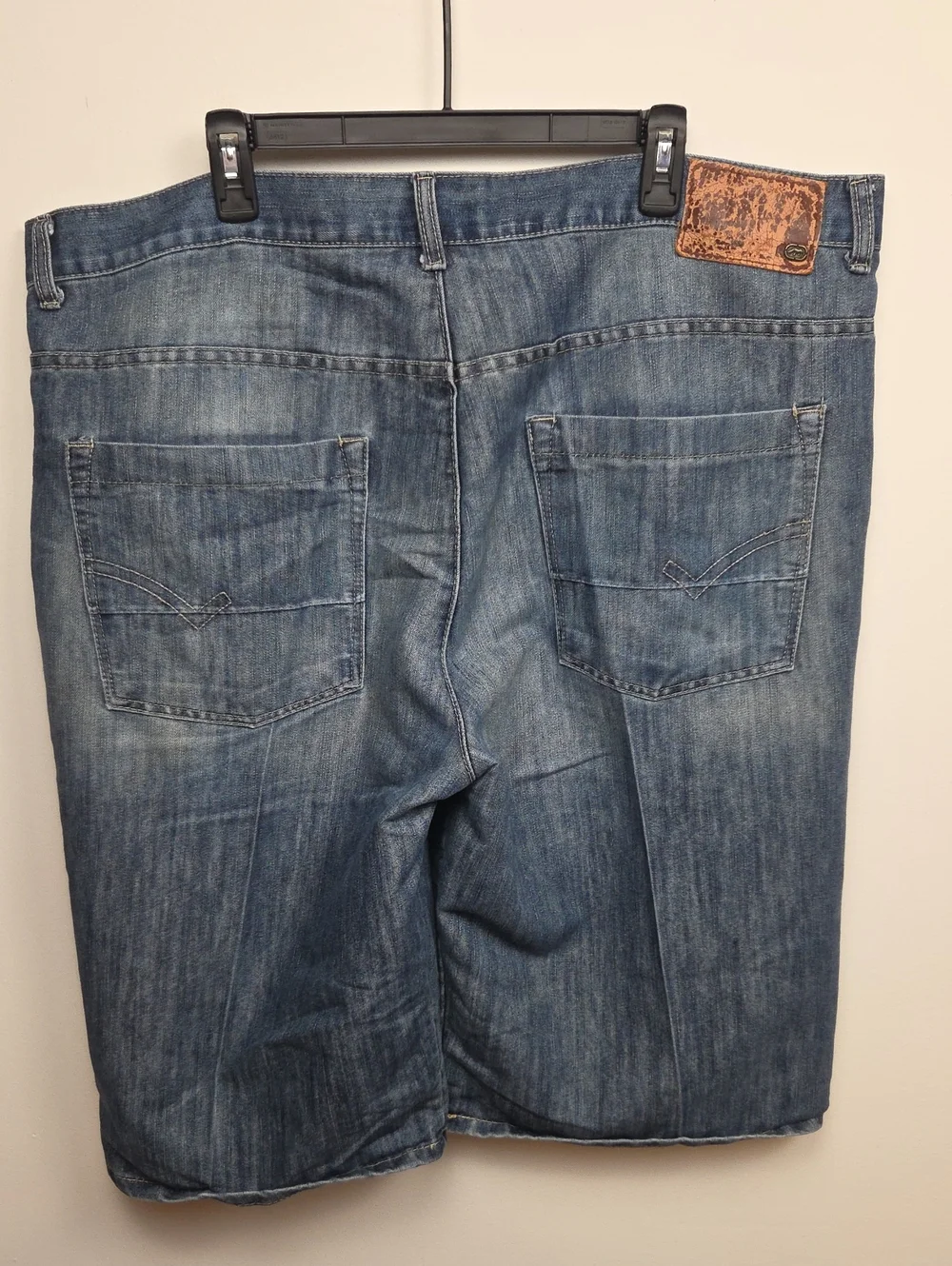 Ecko 72+ Unlimited Men's Size 42 X 15 Y2K Baggy Lightwash Denim Jean Shorts
